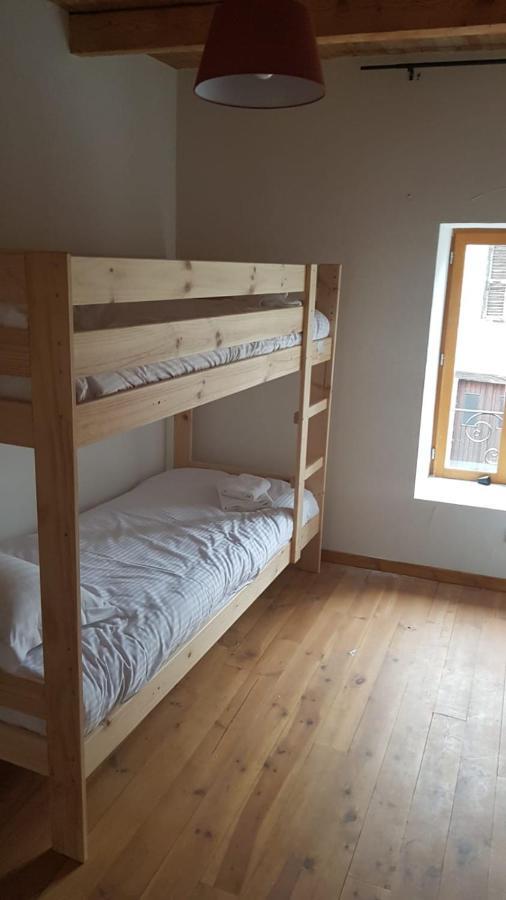 Les Chambres De L'Hostellerie Du Commerce Gelles Pokoj fotografie
