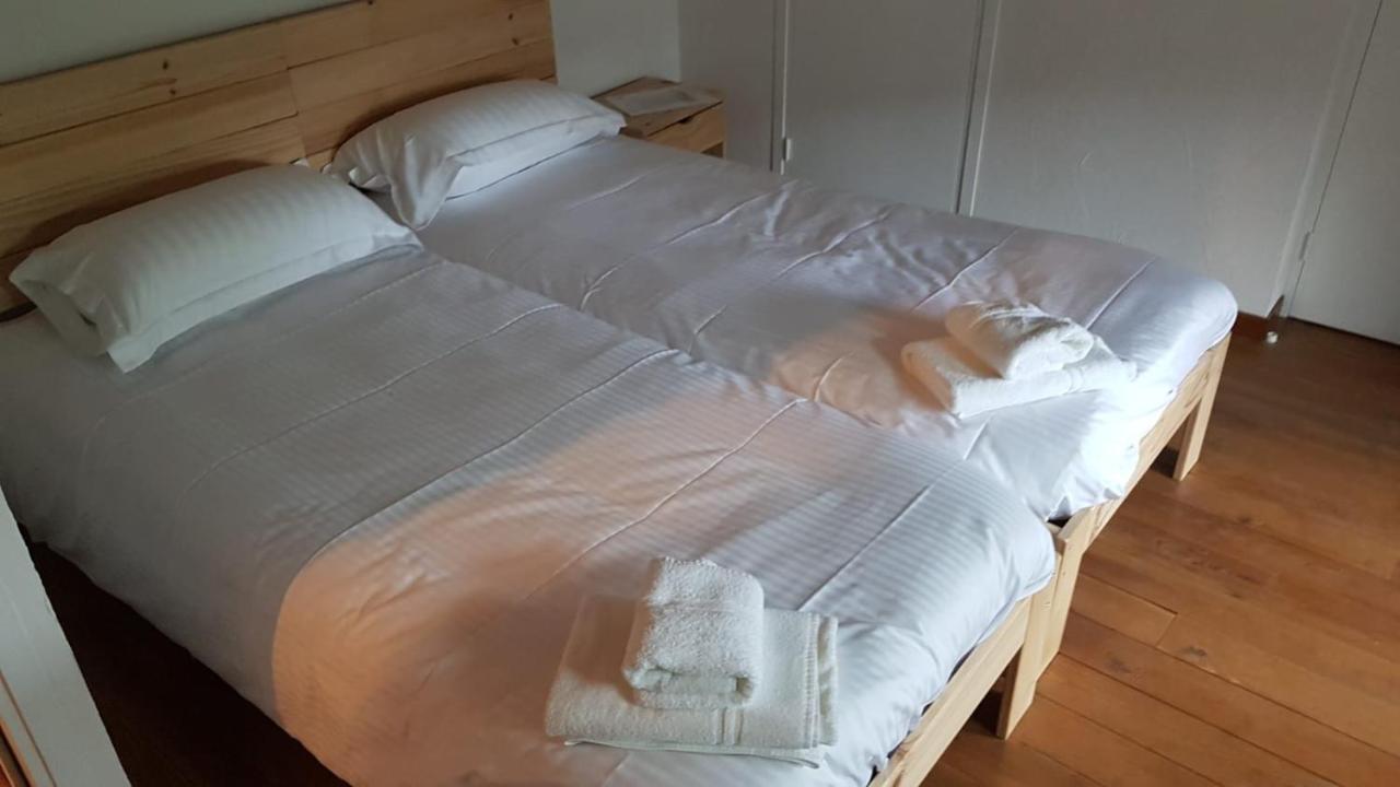 Les Chambres De L'Hostellerie Du Commerce Gelles Pokoj fotografie